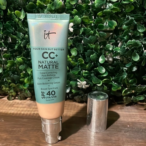 It cosmetics CC+ Cream Natural Matte Foundation with SPF 40 FAIR LT - Picture 1 of 1